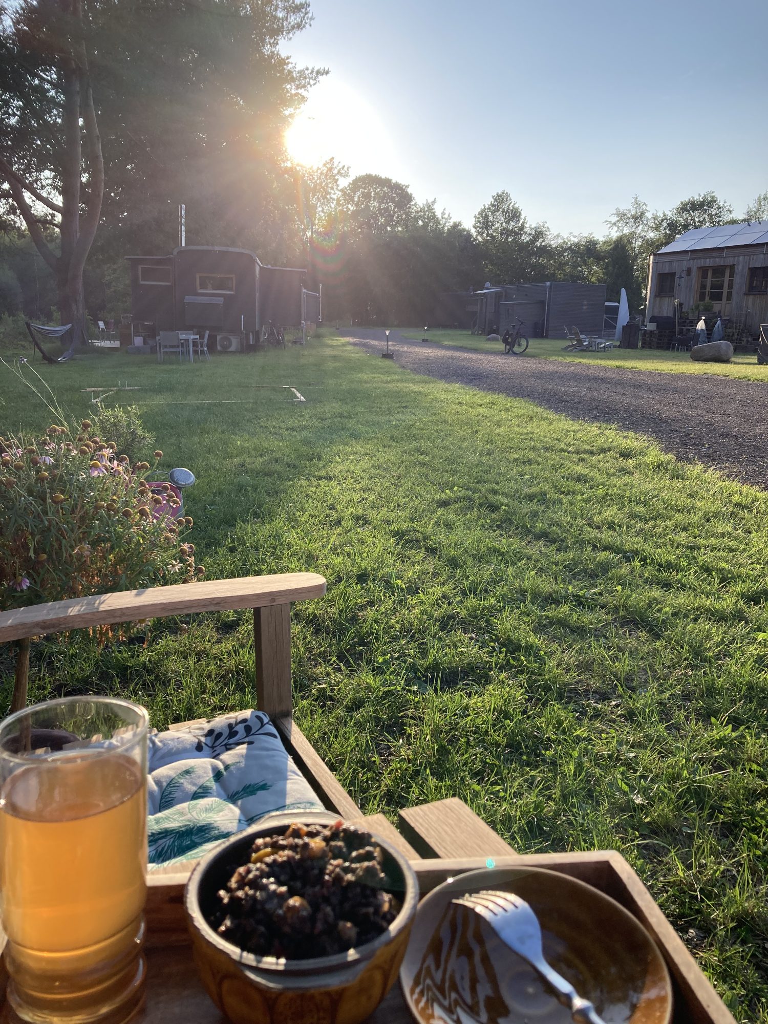 Ein Feierabendgetränk auf der Terrasse